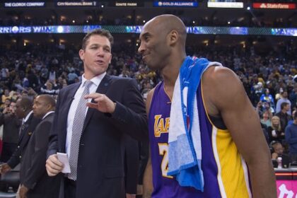 Kobe Bryant Wants Steve Kerr To Win Coach Of The Year Over Luke Walton