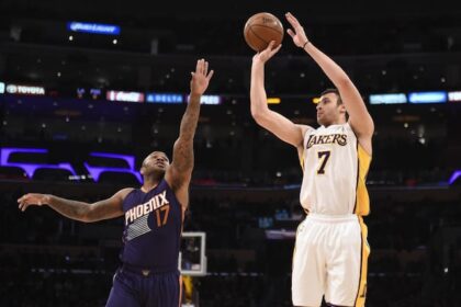 Byron Scott Discusses Larry Nance Jr., Julius Randle’s Practice Battles
