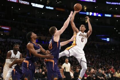 Byron Scott Discusses Larry Nance Jr., Julius Randle’s Practice Battles