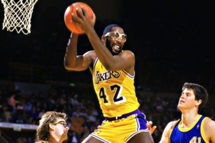 #8. James Worthy