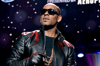 Instagram: R. Kelly Stops Concert To Watch Kobe Bryant’s Last Game