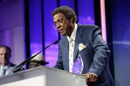 Lakers Legend Elgin Baylor Honored By Pump Foundation (video)