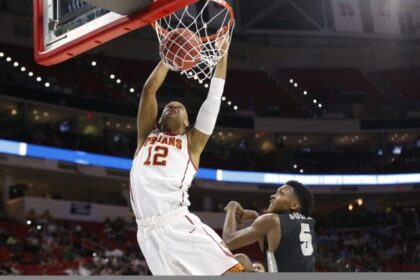 Lakers News: L.a. Officially Signs Julian Jacobs And Travis Wear