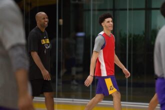 Lakerstrainingcamp-brian-shaw-lonzo-ball-