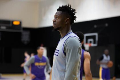 Lakerstrainingcamp-julius-randle-4