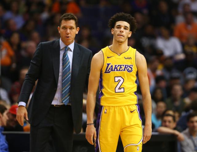 Lakers News: Luke Walton Says The Way That Lonzo Ball Focuses Under Pressure Reminds Him Of Kobe Bryant