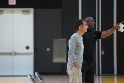Lakers-practice-magic-johnson-rob-pelinka-6299