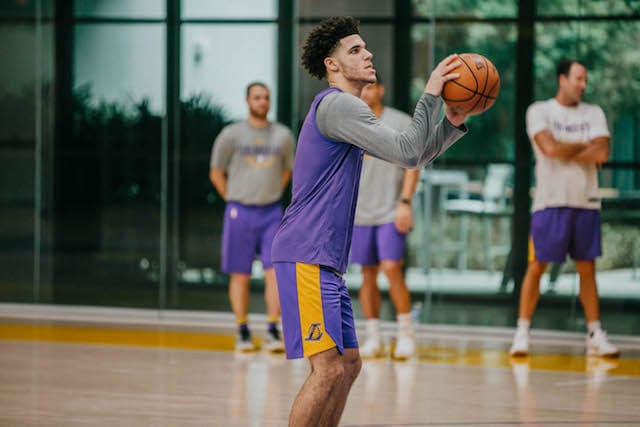 Lakers-practice-1030-lonzo-ball-8654