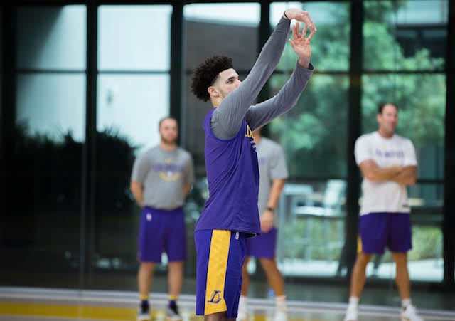 Lakers-practice-1030-lonzo-ball-8655