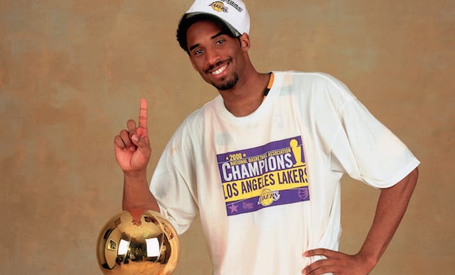 Lakers News Kobe Bryant 2000 Championship Ring Auctioned For Record Amount