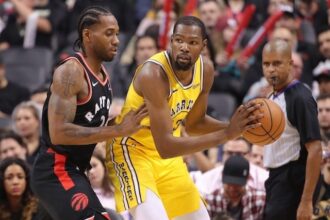 Golden State Warriors forward Kevin Durant is defended by Toronto Raptors forward Kawhi Leonard