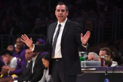 Los Angeles Lakers head coach Frank Vogel, LeBron James