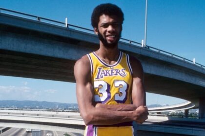 Kareem Abdul-Jabbar in a Lakers jersey