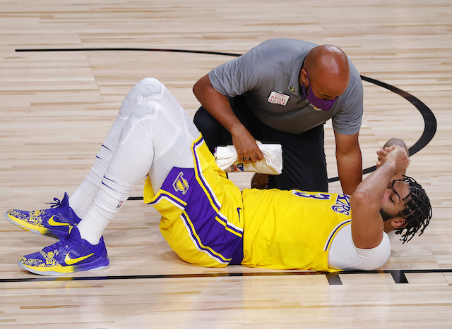 Anthony Davis, Lakers trainer