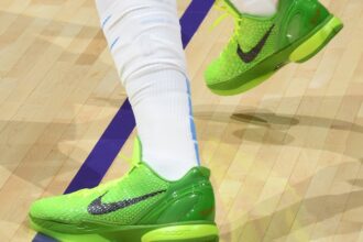 kobe wearing grinch