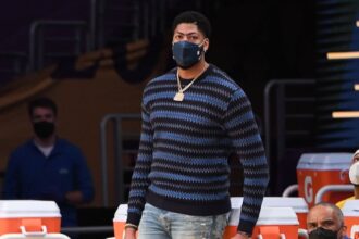 Anthony Davis, Phil Handy
