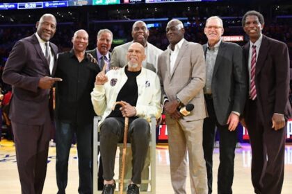 スポーツ・フィットネス Los Angeles Lakers: The Complete History Los Angeles Lakers - Wikipedia