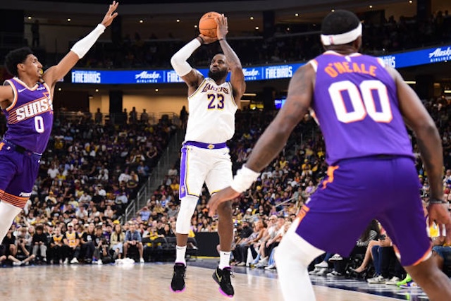 LeBron James Break Down Lakers Offense In Preseason Loss To Suns