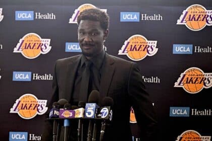 Deandre Ayton, Lakers