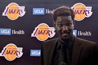 Deandre Ayton, Lakers