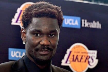 Deandre Ayton, Lakers