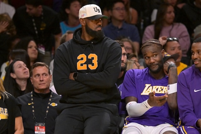 LeBron James, Deandre Ayton, Lakers